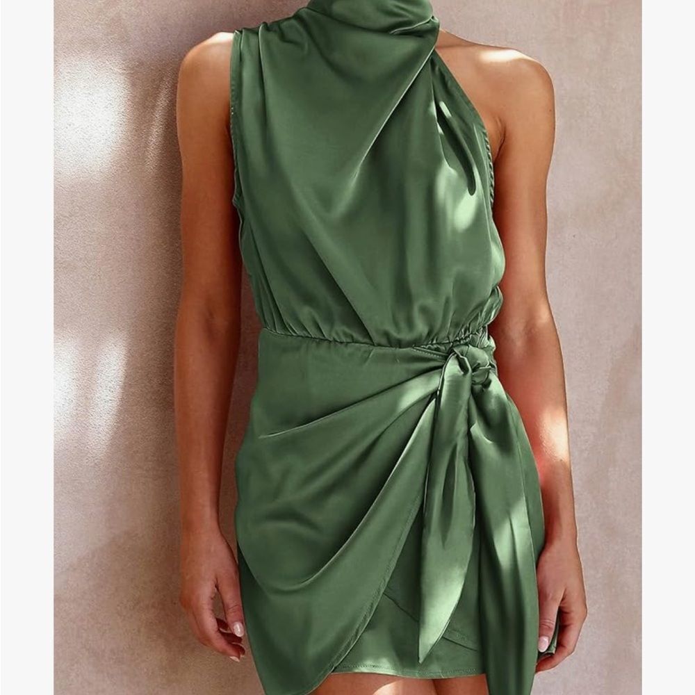 Elegant Green Sleeveless Dress